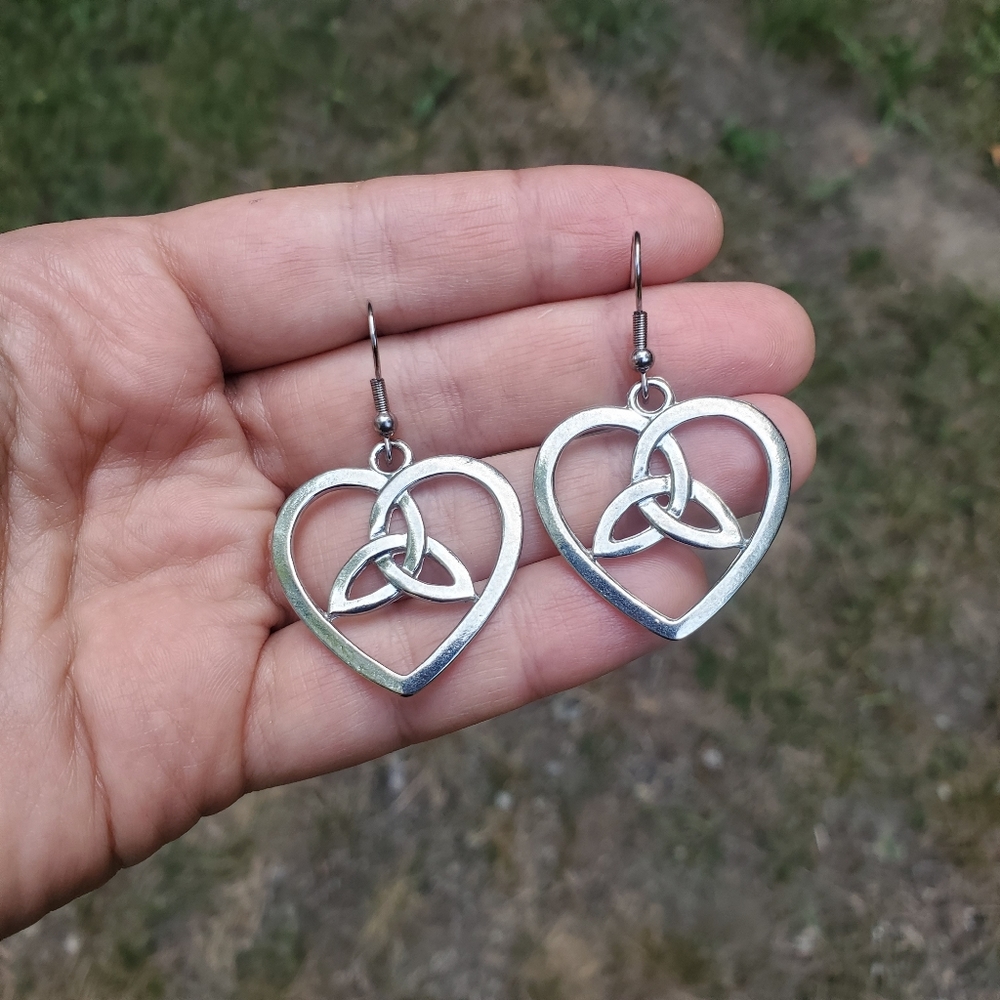 New Handmade Silver Celtic Heart Triquetra Earrings - Picture 10 of 12